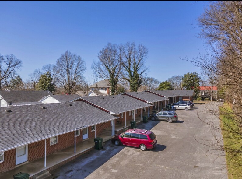 Building Photo - 123 S Sam Davis Ave