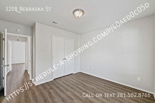 Building Photo - 3208 Nebraska St