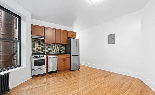 Building Photo - 117 Perry Street