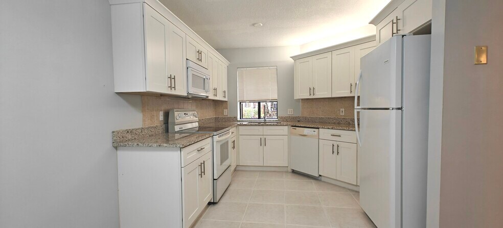 Building Photo - 5139 Europa Dr