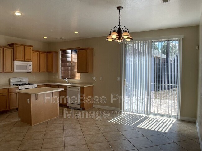 Building Photo - 533 W Nugget Trail