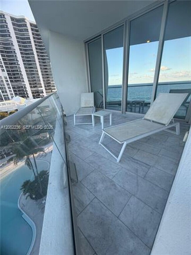Building Photo - 16901 Collins Ave