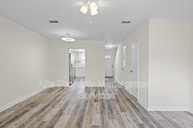 Building Photo - 11359 Bedford Oaks Dr