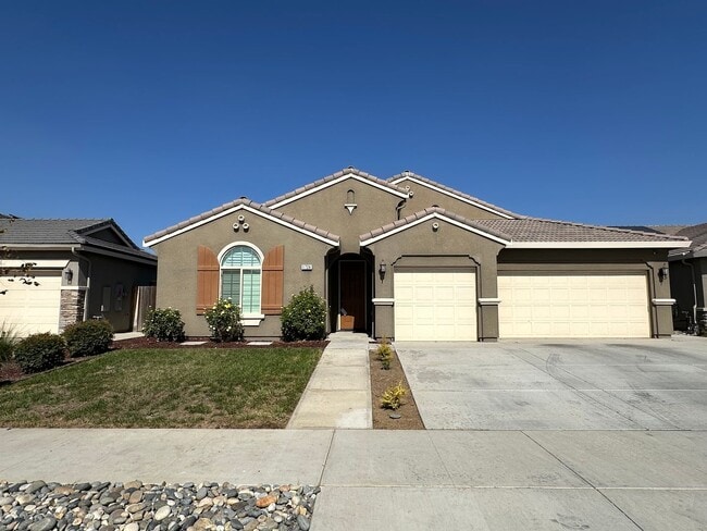 Building Photo - NW Visalia Home Coming Soon!