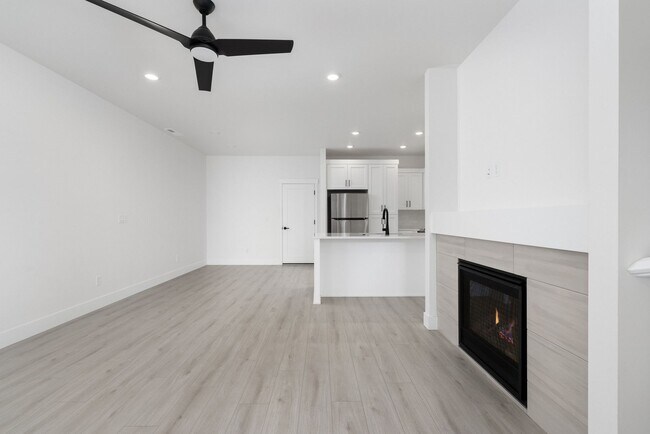 Building Photo - 20869 SE Denver Dr