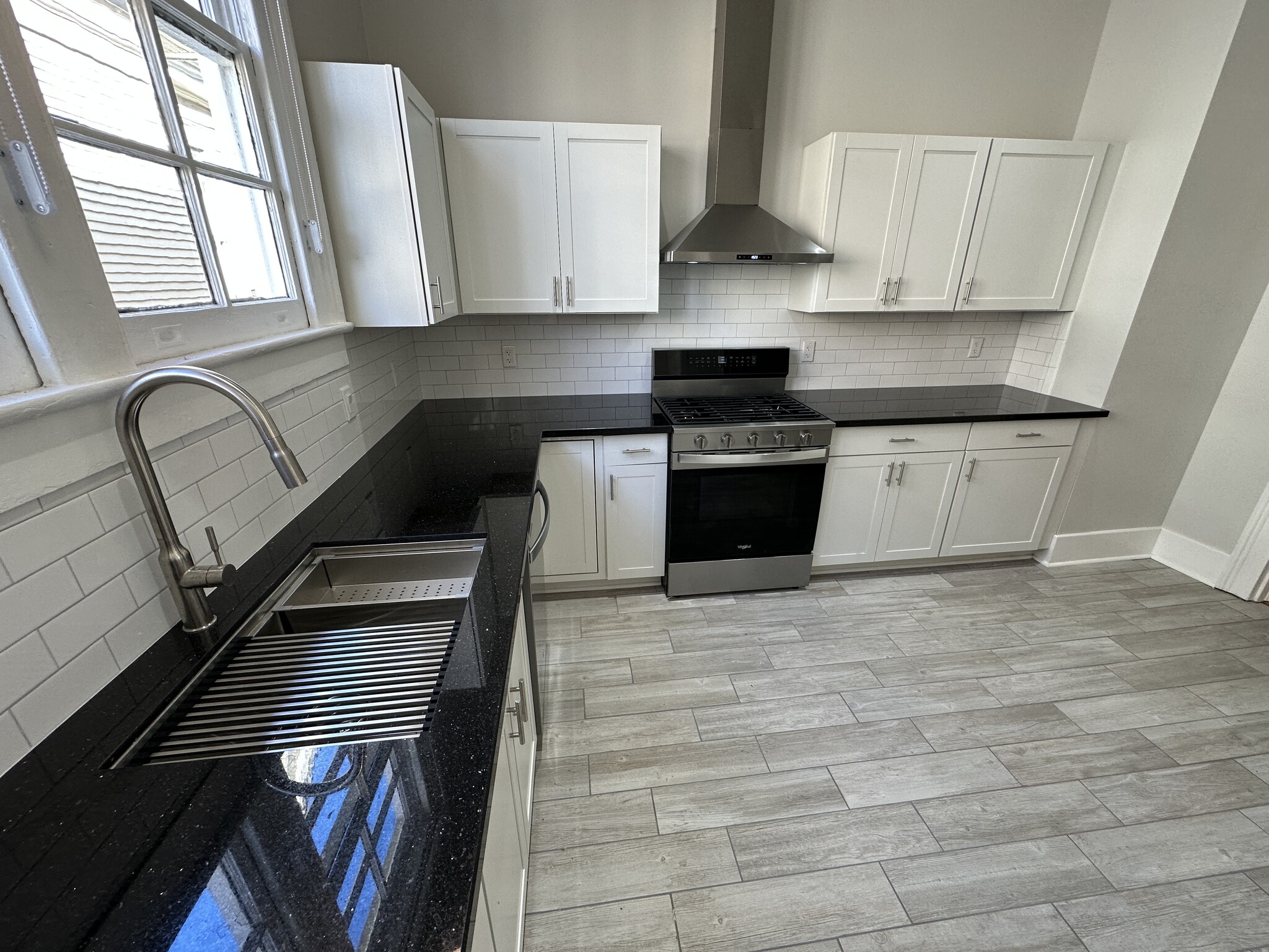 Fully renovated kitchen with granite countertops and all-new stainless steel appliances - 5520 Loyola Ave