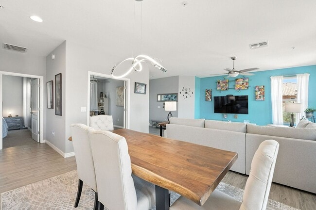 Building Photo - Beautiful condo with mountain views in gated community