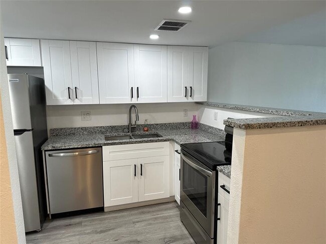 Primary Photo - 3740 Inverrary Dr