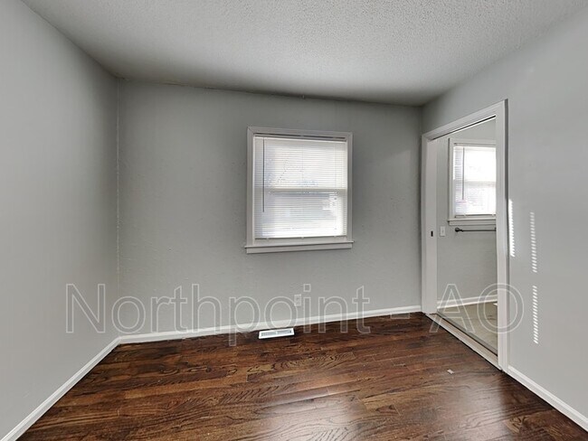 Building Photo - 16500 E 33 St S