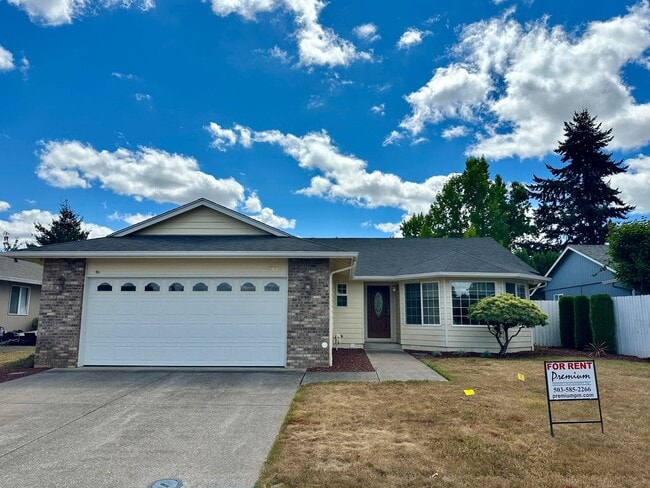 Primary Photo - Three Bedroom Home in Keizer with a Puttin...