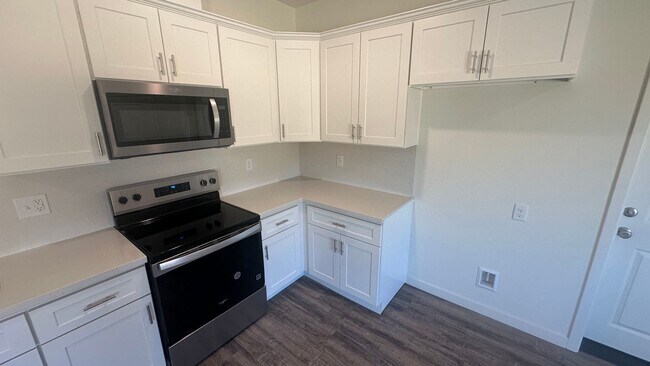 Building Photo - Coyote Run Duplexes 9004