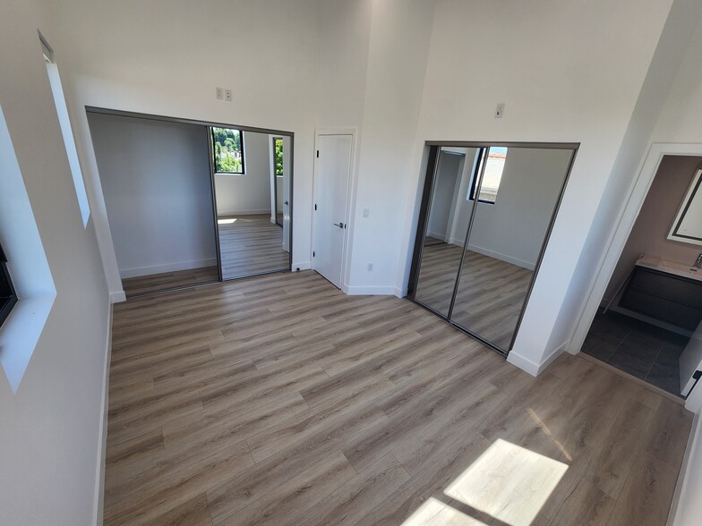 Building Photo - 6061 Fulton Ave