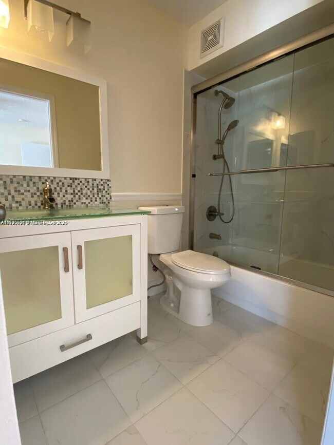 Building Photo - 2142 Madeira Dr