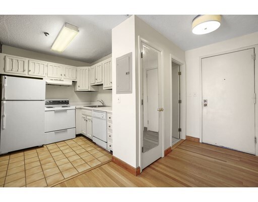 Building Photo - 160 Commonwealth Ave