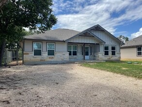 Building Photo - NEW ON MARKET