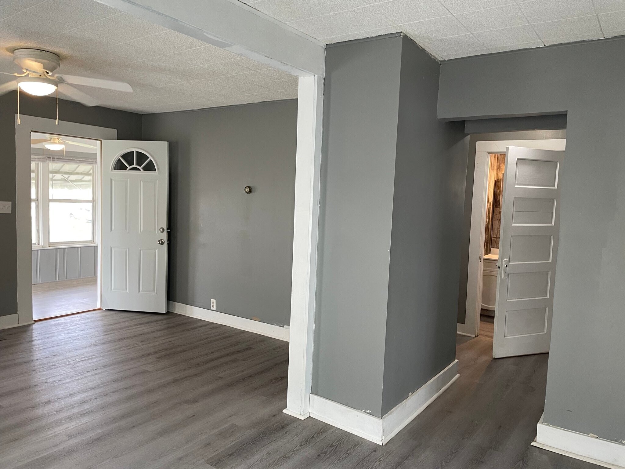 Building Photo - 2148 N Graceland Ave