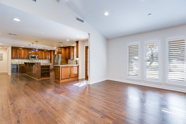 Building Photo - COMING APRIL 2026!!! Stunning Country Club Townhome!!