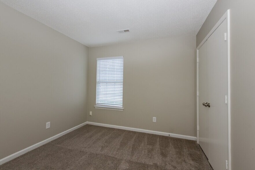 Building Photo - 12144 Stewarts Crossing Dr