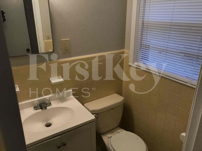 Building Photo - 1083 Richland Dr