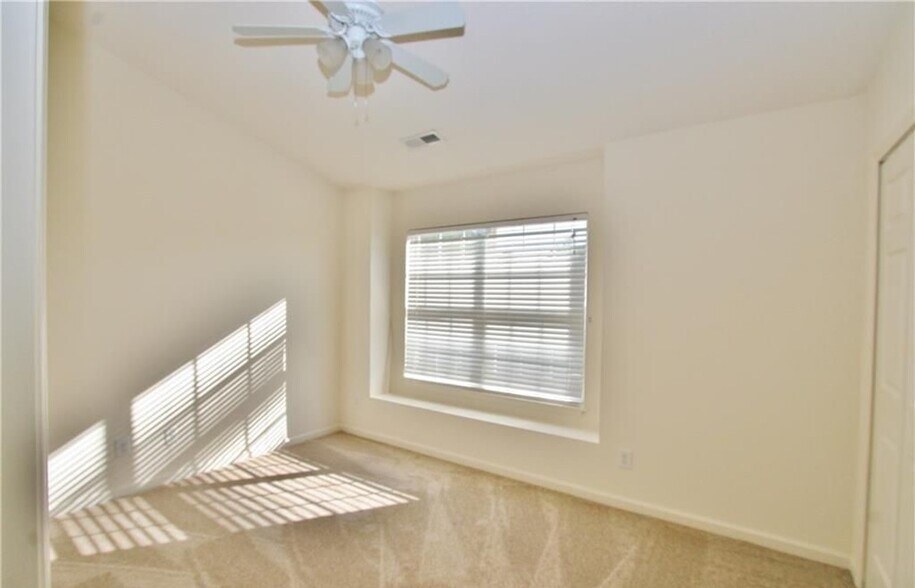 Bedroom 1-1 - 18 Tannenbaum Circle