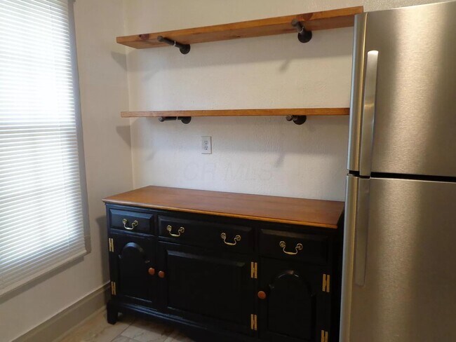 Building Photo - 557 E Whittier St