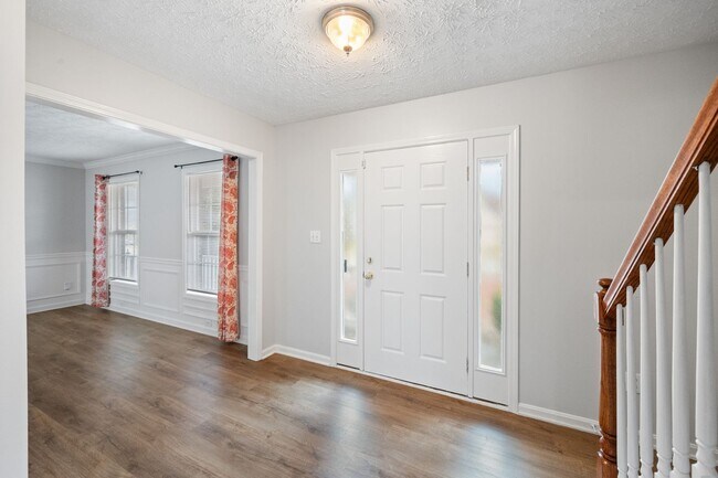 Building Photo - Beautifully Renovated Home in Worthington Place