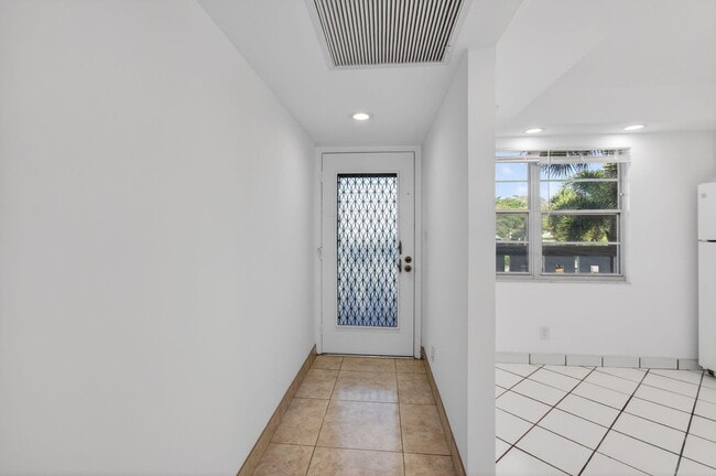 Building Photo - 3502 Bimini Ln