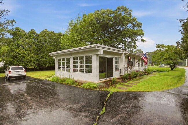 Building Photo - 117 Camp Ave