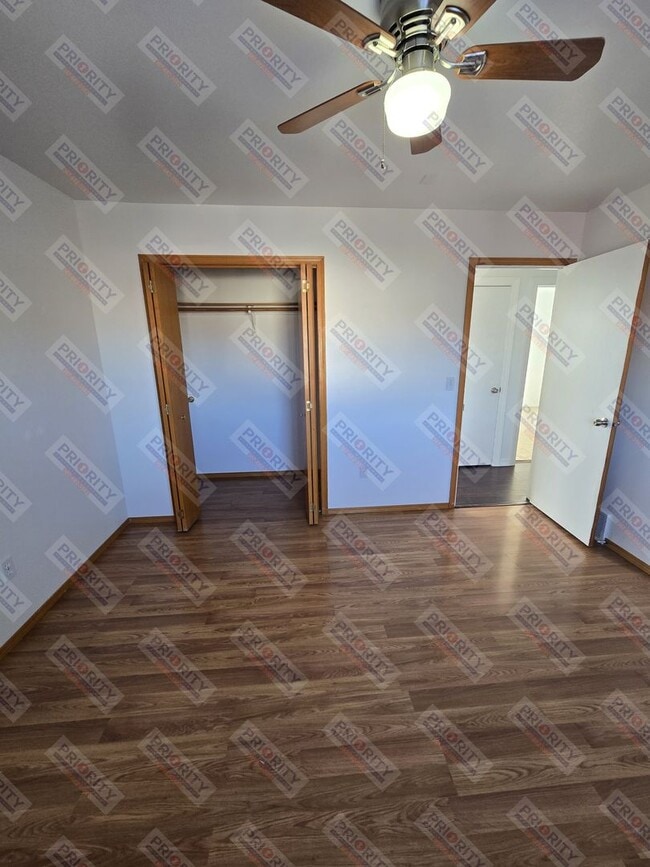 Building Photo - Single Family Home with 4 Bedrooms