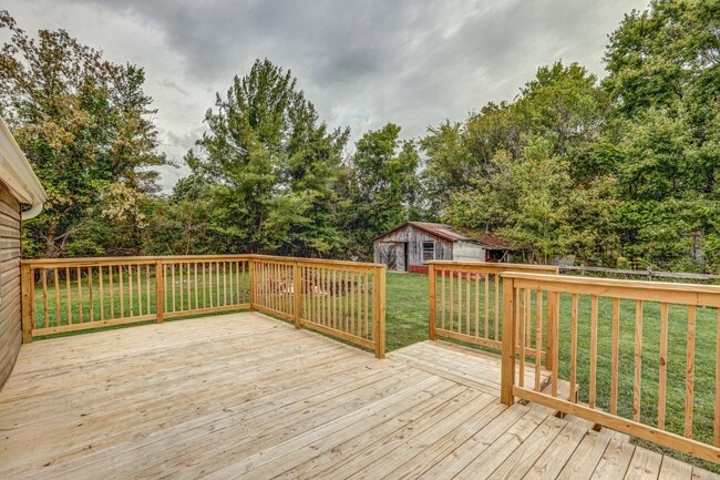 Building Photo - 2 Bdrm / 2 Bath - Remodeled Cottage in Johnson City