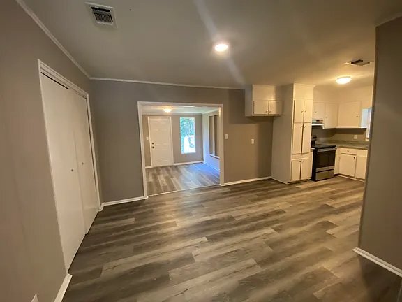 Building Photo - 4059 W Oak Dr