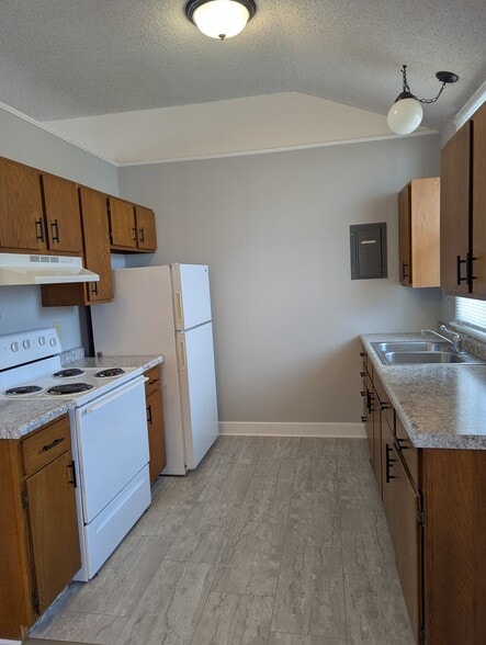 Kitchen - 1506 E 10th St