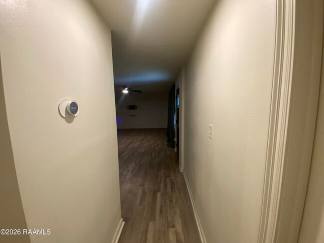Building Photo - 9922 N Parkview Dr