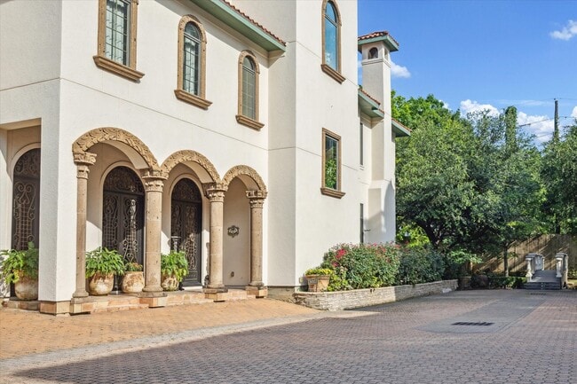 Building Photo - 5007 Cedar Creek Dr