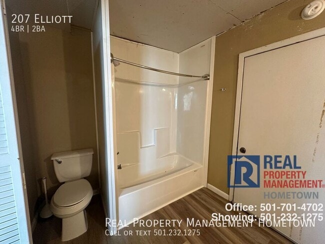 Building Photo - 207 Elliott-