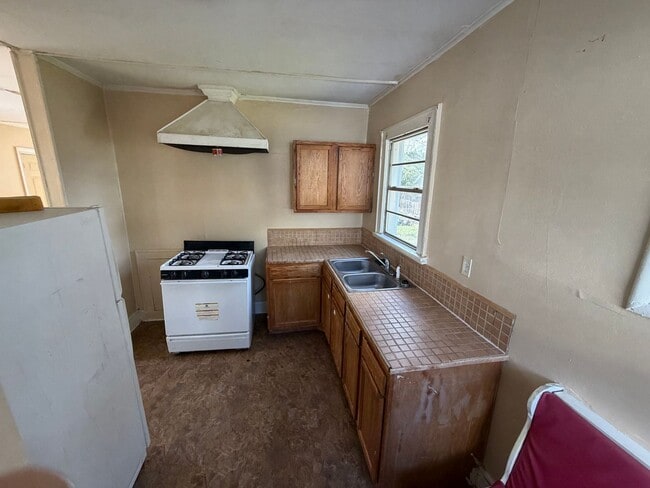 Building Photo - Cute Two Bedroom Apartment in Highland