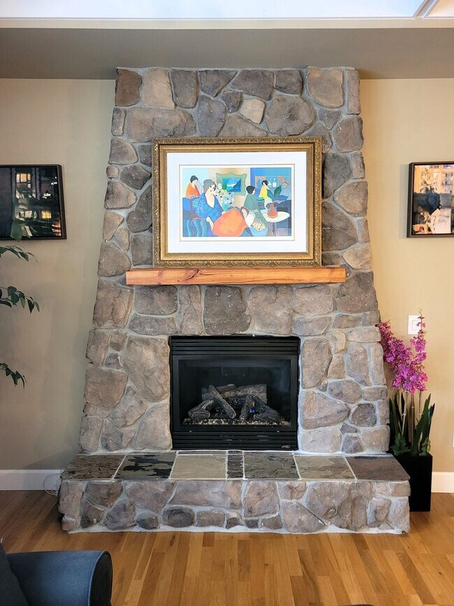 Building Photo - Beautiful Home in Desirable Geneva Neighborhood - 2700 sqft