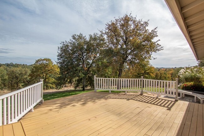 Building Photo - Country Home for Rent on Acreage | 3.5 Acres, 3 Car Garage, Deck, Pet Friendly