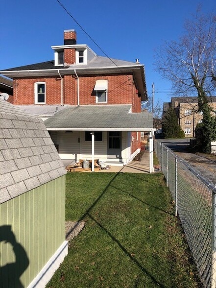 Building Photo - 3416 Fairfield St