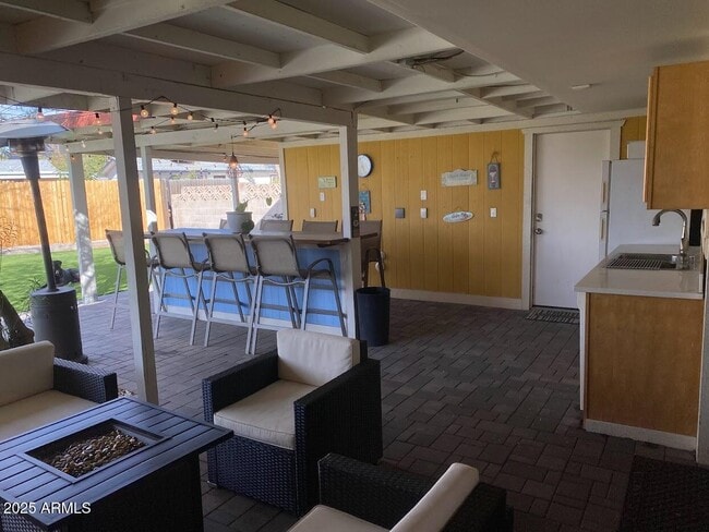 Building Photo - 422 W Eva St