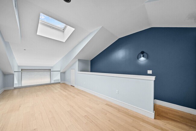 Building Photo - 8917 River Rd