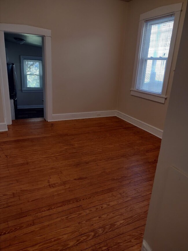 Living room - 441 W Lemon St