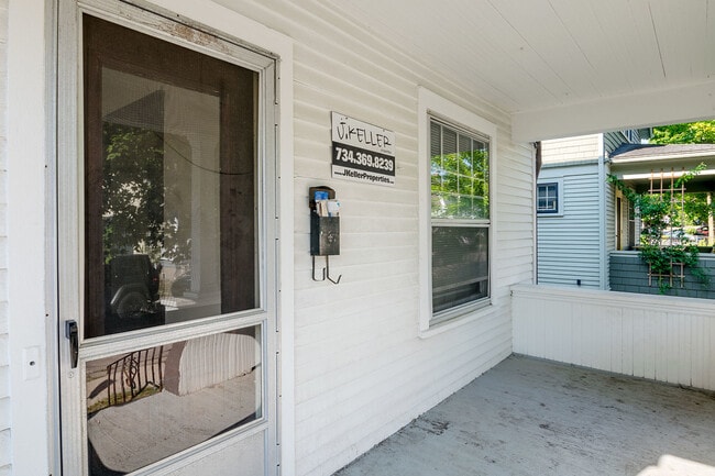 Building Photo - 112 Adams St