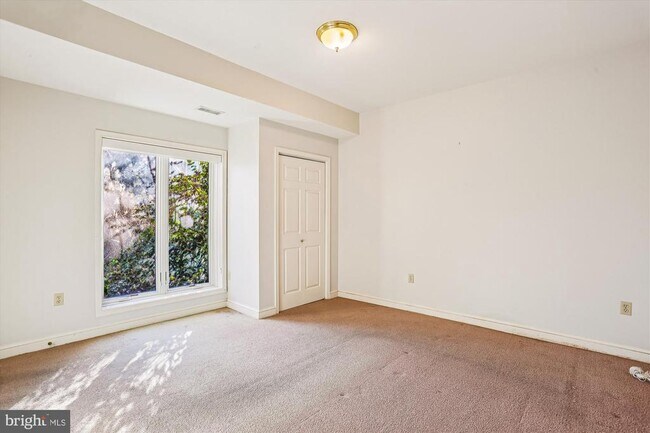 Building Photo - 9939 Bentcross Dr