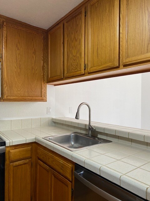 Building Photo - 1903 Woodlake Dr