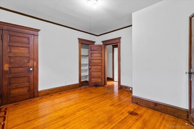 Building Photo - 590 Whitney Ave