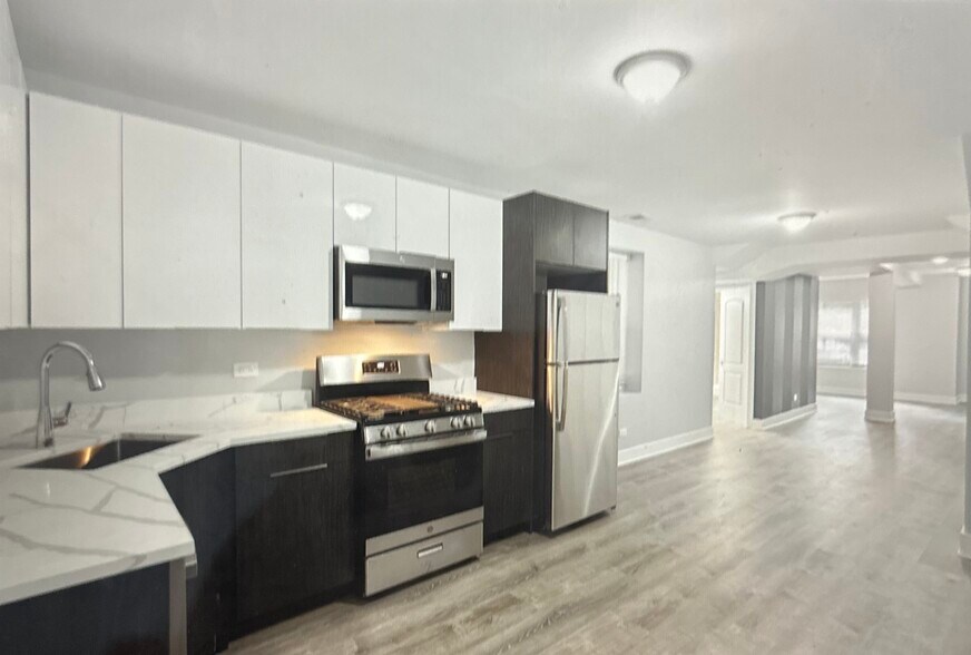 Building Photo - 2007 W Jarvis Ave