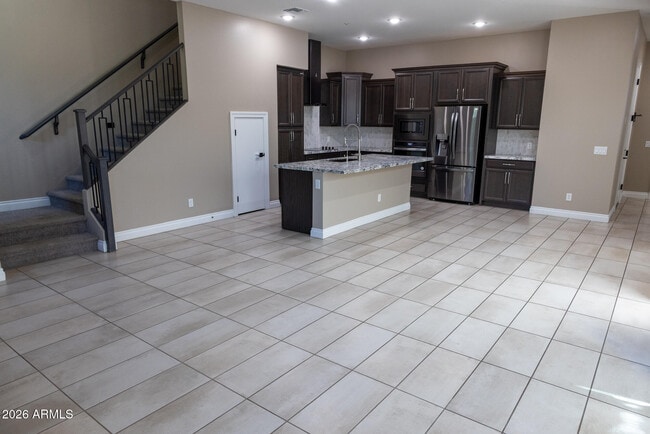 Building Photo - 2462 E Lovebird Ln