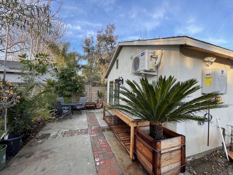 Building Photo - 7713 Owensmouth Ave