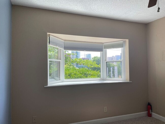 Building Photo - 11th Place Condominiums- 2BD/1.5 BA: Avail...